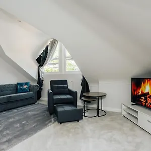 Luxury Sleeps 7 Guests With Free Parking And Netflix Apartment Bournemouth